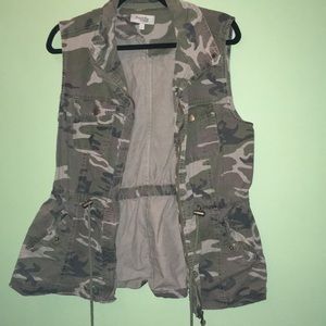 Cameo anorak vest
